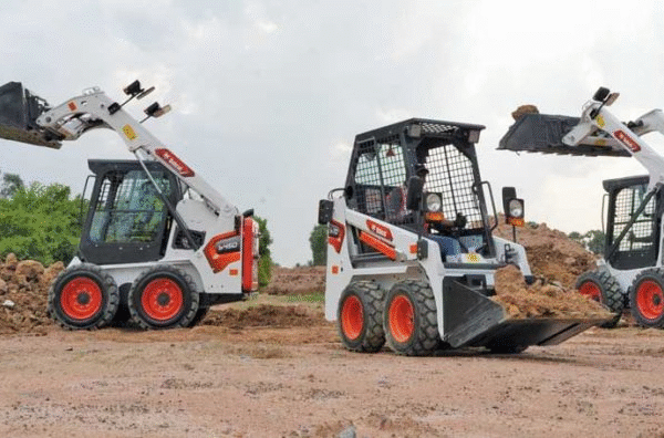 Skid Steer Loaders, Mobile Screening Plants and Bitumen Spray Tankers: The Nucleus of High-Output Sites